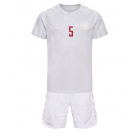 Dänemark Joakim Maehle #5 Auswärts Trikotsatz Kinder WM 2022 Kurzarm (+ Kurze Hosen)